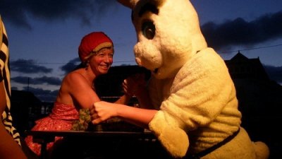 Arm Wrestling is Awesome Ocracoke Current co-Editor Jenny was defeated (for the 2nd year in a row!) by Vera Attaway, here seen as the Thumper.