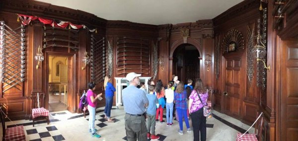 The Adventures of a 4th Grade Class In the Colonial Williamsburg governor's palace